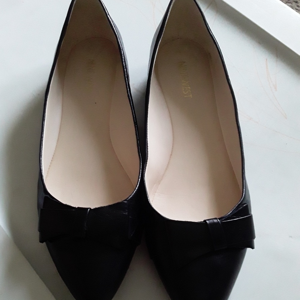 Black nine west flats with cute bow